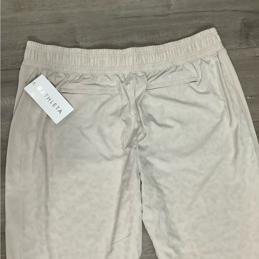 Women’s Athleta 18 Brooklyn Comfortable Joggers Pants Camo Beige Ankle Stretch - Picture 12 of 16
